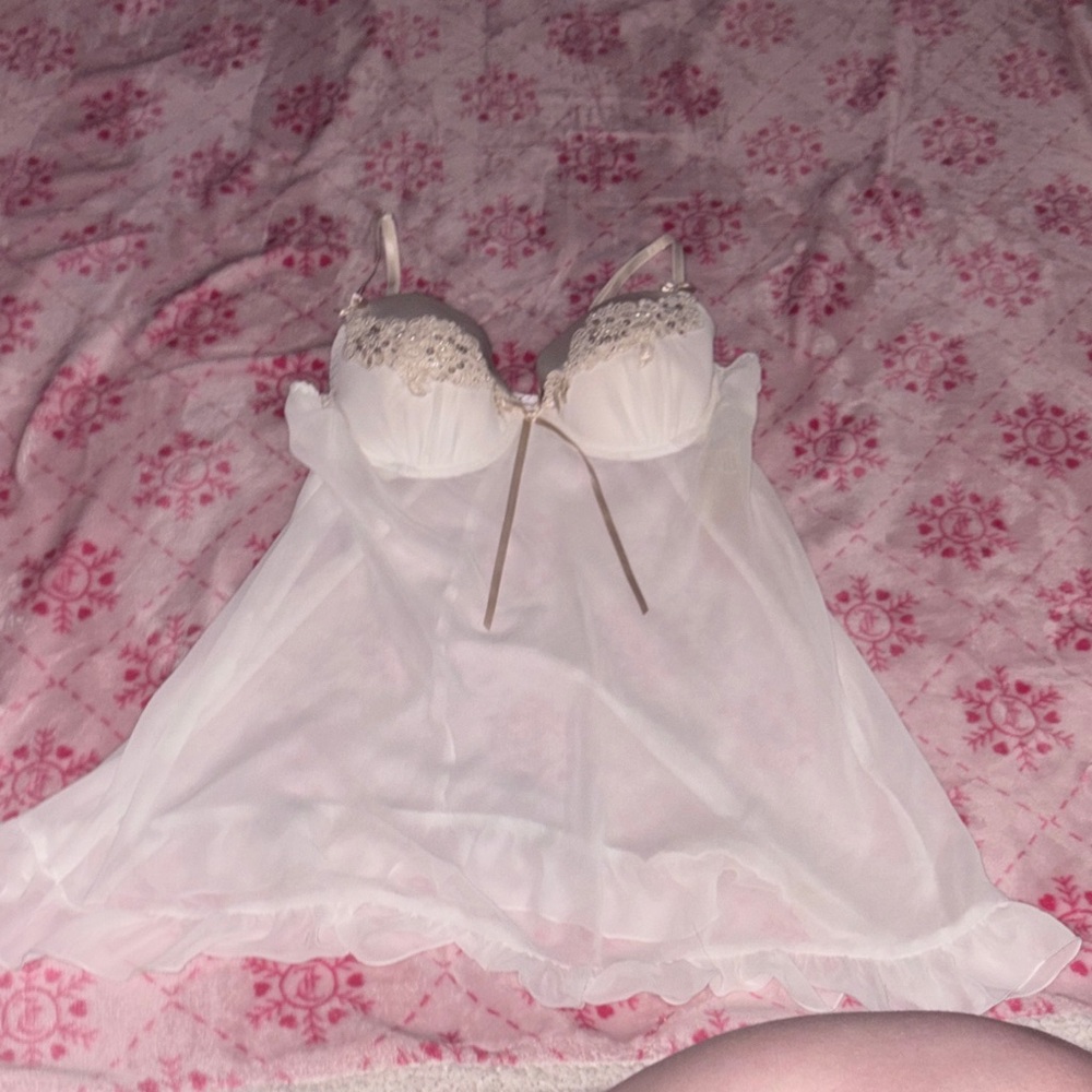 LINEA DONATELLA Elegant White Lace Nightgown